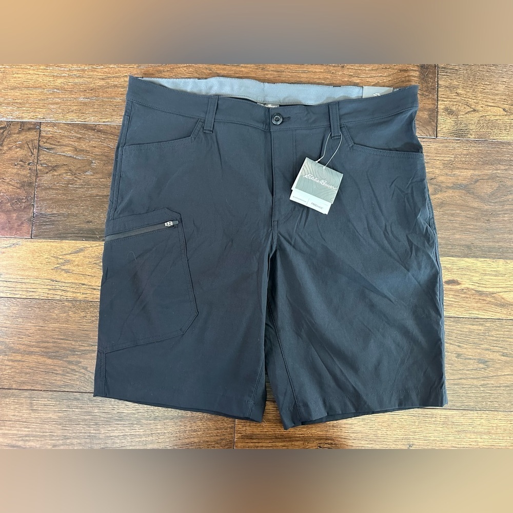 Eddie Bauer Men’s Rainier Black Shorts- size 38